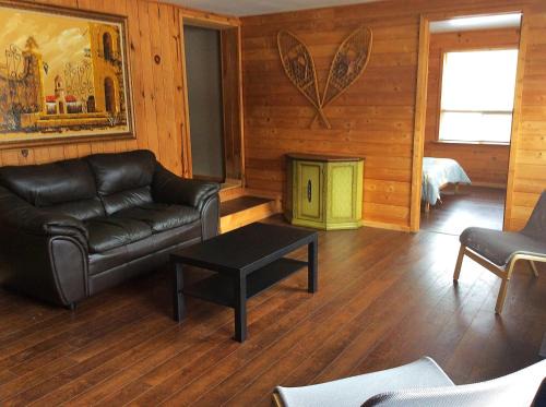 Madawaska Lodge-Cottage