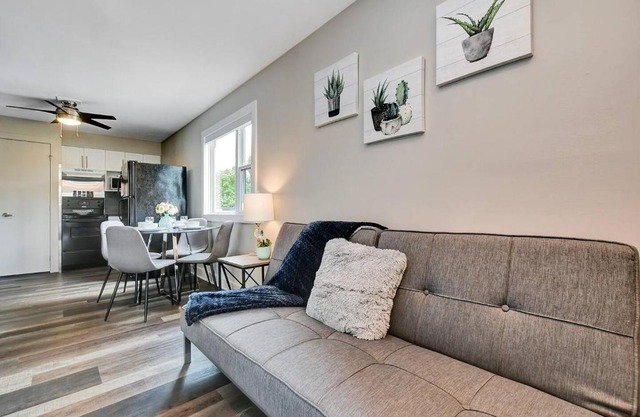 Modern 1BR with King Bed - Near Downtown Ottawa!