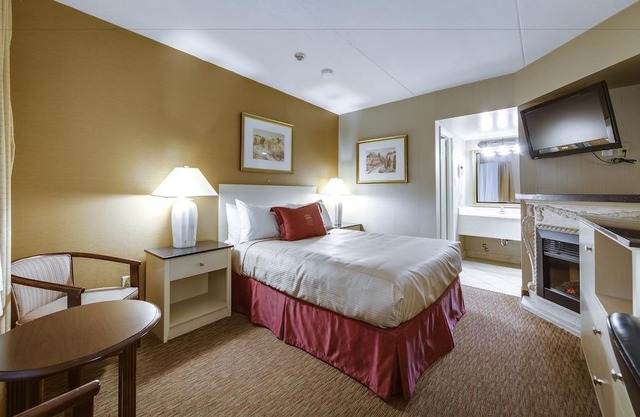 Monte Carlo Inn Toronto West Suites