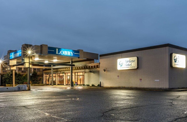 Ramada by Wyndham Thunder Bay Airlane Hotel