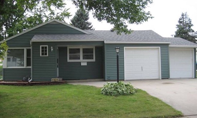 Rochester House | 1 mi. from Mayo Clinic; Cozy, Clean