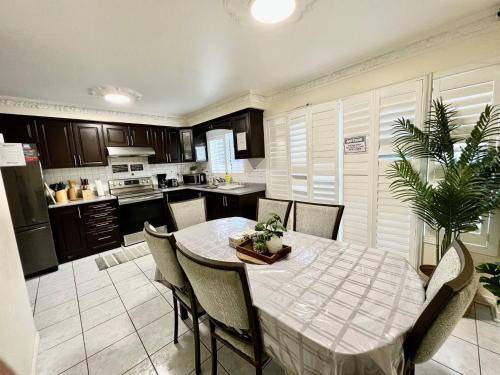 Mississauga House | 139 m² House ∙ 1 bedroom ∙ 2 guests