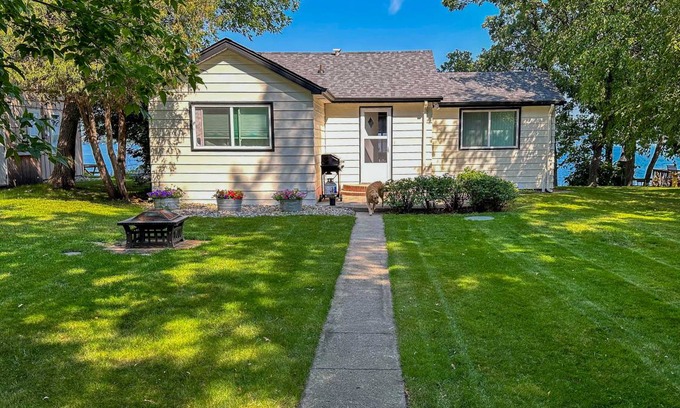 Pelican Rapids House | 139 m² House ∙ 4 bedrooms ∙ 9 guests