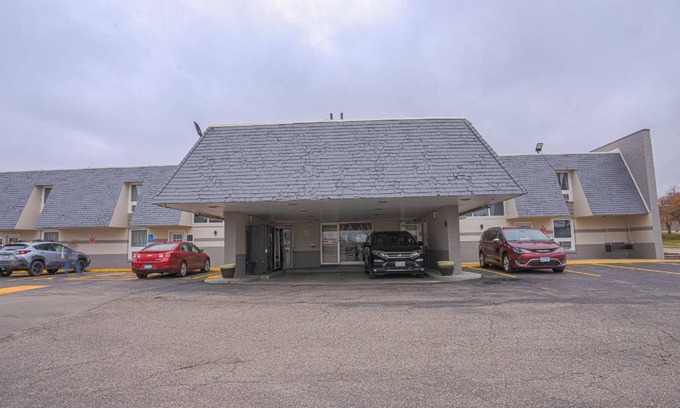Owatonna Hotel | 14 m² Hotel ∙ 4 guests