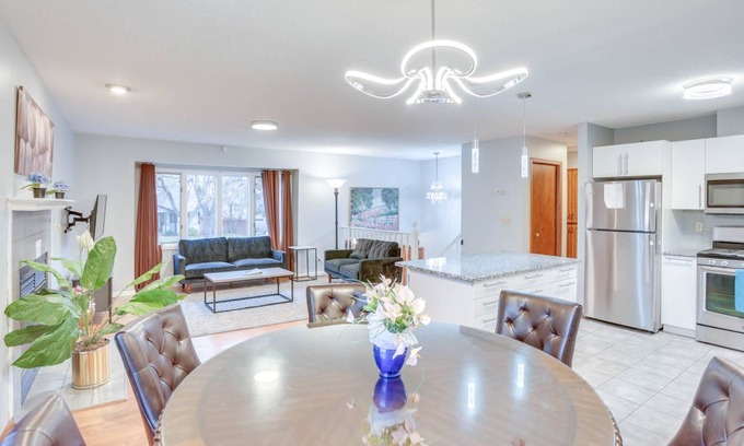 Northeast Minneapolis House | 185 m² House ∙ 4 bedrooms ∙ 8 guests
