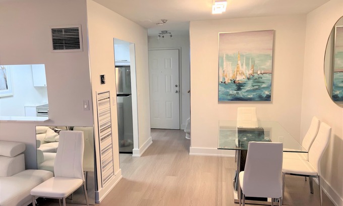 Downtown Toronto Condo | 2-Lvl, 2-Bdrm, Furnished Penthouse Condo