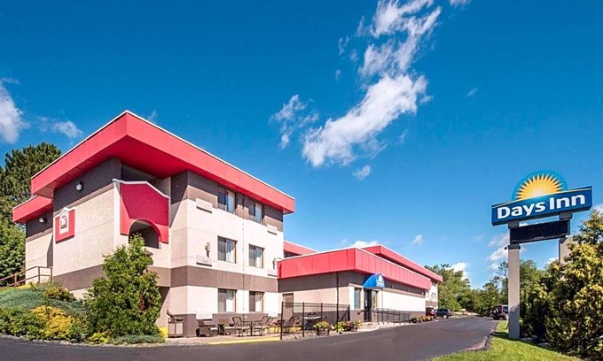 Endion Hotel | 2-Star Hotel ∙ Days Inn by Wyndham Duluth Lakewalk