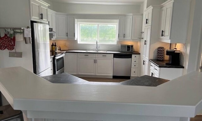 Springwater House | 220 Queen, Elmvale, Ontario