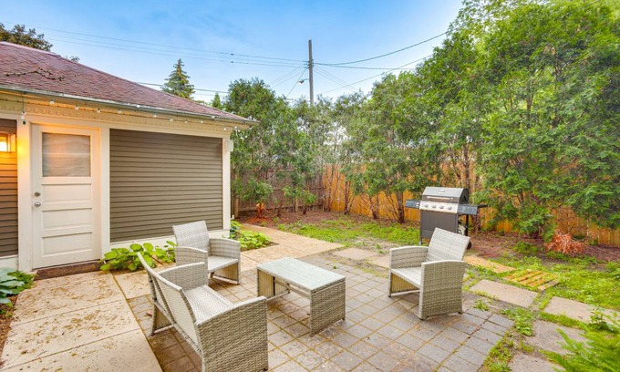 Lowry Hill East Apartment | 222 m² Apartment ∙ 3 bedrooms ∙ 6 guests