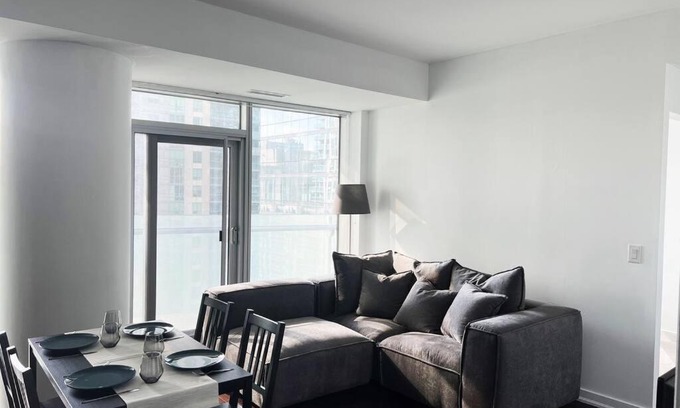 Toronto Entertainment District Apartment | 2BR Downtown Toronto Condo Steps to Union/CN Tower
