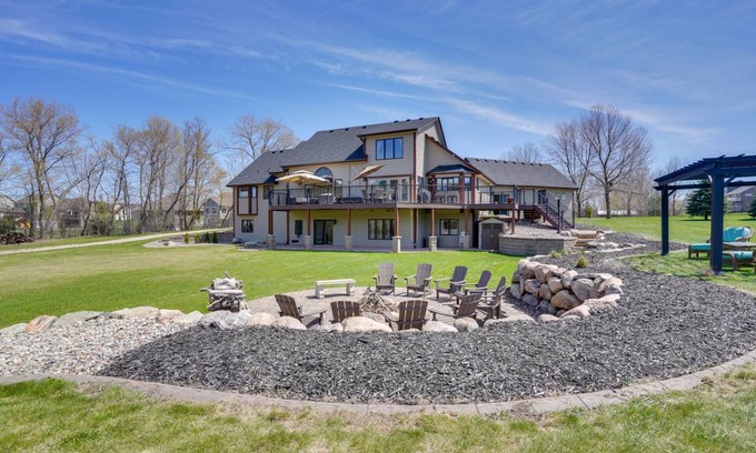 Shakopee House | 390 m² House ∙ 6 bedrooms ∙ 20 guests