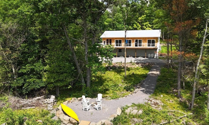 Havelock-Belmont-Methuen Cottage | 4-season retreat along the Crowe River. Tranquillity and modern comfort.