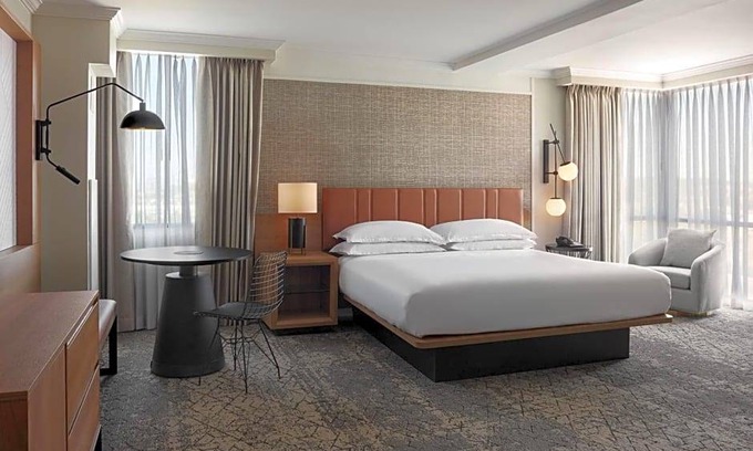 Richmond Hill Hotel | 4-Star Hotel ∙ Sheraton Parkway Toronto North Hotel & Suites