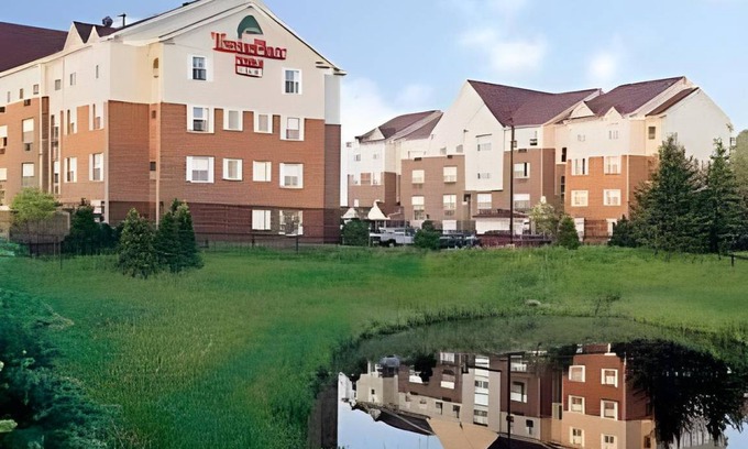 Eden Prairie Hotel | 52 m² Hotel ∙ 8 guests