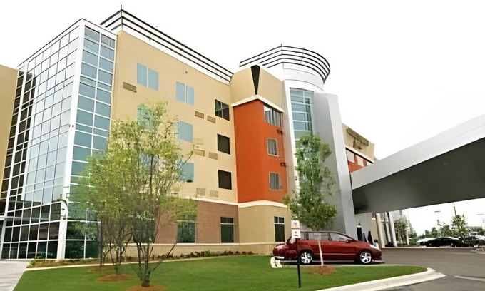 Maple Grove Hotel | 70 m² Hotel ∙ 127 guests