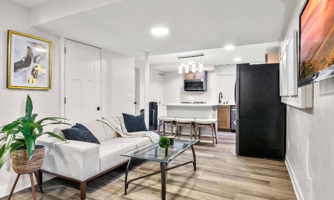 Southwest Minneapolis Apartment | 84 m² Apartment ∙ 2 bedrooms ∙ 3 guests