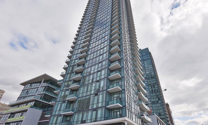 Downtown Mississauga Apartment | 900 m² Apartment ∙ 2 bedrooms ∙ 5 guests
