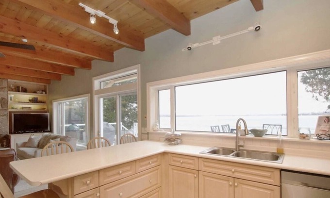 Rosedale House | Balsam lake’s Gem , Swimmable, 45 Min Oshawa