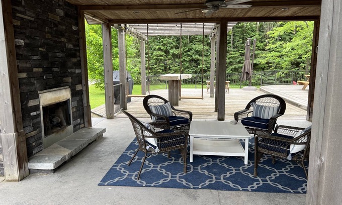 Dashwood Cottage | Beautiful Country Estate w/hot tub, beach access, close to popular towns