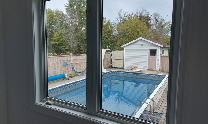 Amherstview House | Beautiful House, 4 Beds, 2.5 Bathrooms