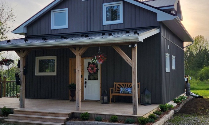 Meaford House | Beautiful Quiet Country Home. Close to Beaches and DT Meaford!