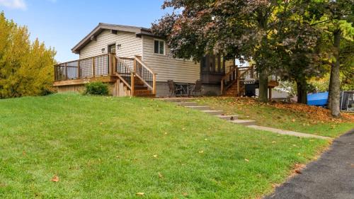 Greater Napanee House | Beautiful Waterfront Family -Fishing Escape!