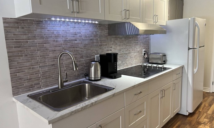 Midhurst Apartment | Brand New 2 Bedroom with indoor fireplace. 5 mins to Snow Valley!