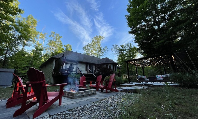 Tiny House | Breathtaking Serene cottage with Hot Tub (Pet-Friendly!)