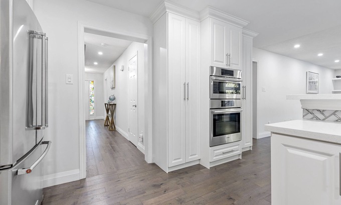 London House | Bright& cheerful 5 bedroom house with a Pool