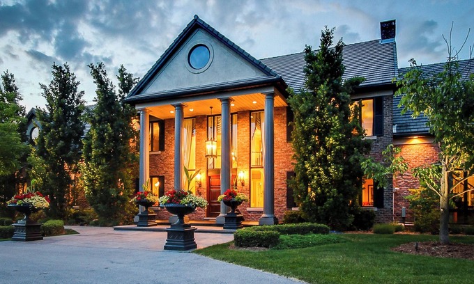Grimsby Other | Castle with Great Views: GTA Skyline & Modern Cities & Nature Mountains & Beach