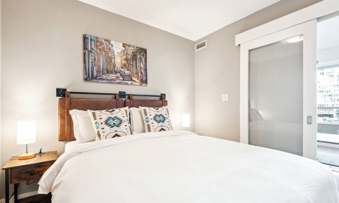 Toronto Entertainment District Apartment | Charming 1-BR Condo in DR Toronto