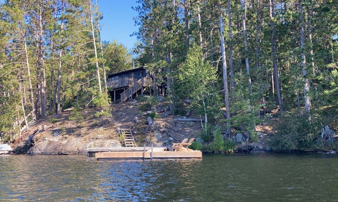Addington Highlands Cottage | Charming Lake Weslemkoon Retreat