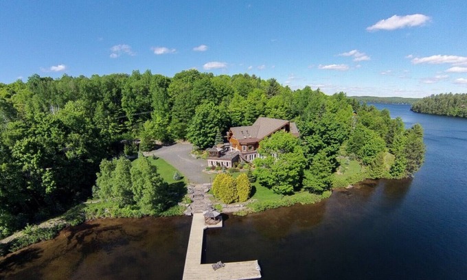 Algonquin Highlands Cottage | Chief’s Point - Luxury Property