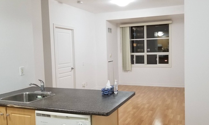 Brookhaven - Amesbury Condo | Clean, quiet uptown boutique condo building! Low-rise, uncrowded & convenient