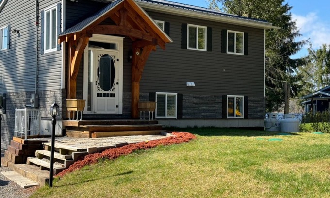 Front of Yonge Ski Chalet | Cottage waterfront