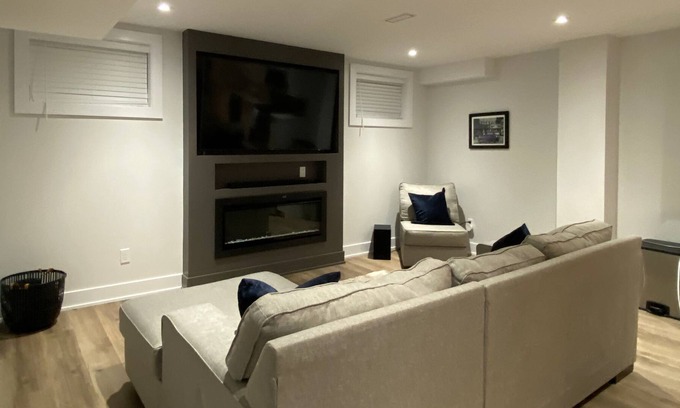 Bradford House | Cozy 2 Bedroom Guest Suite -(Bradford, Ontario)