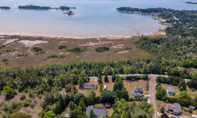 South Bruce Peninsula Cabin | Cozy Pet Friendly Getaway w/Fireplace