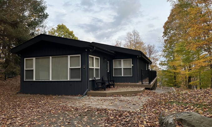 Huntsville Ski Chalet | Cozy, stylish 4-season chalet with private beach access and walk to skiing!