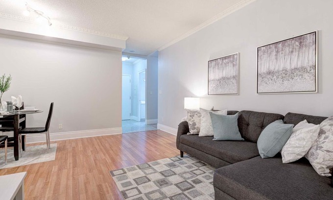 Downtown Mississauga Apartment | Deluxe Two Bedroom Apartment in Ovation Towers, Mississauga