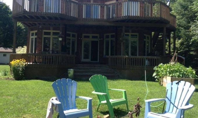 Norland House | Dog-friendly comfort in Cottage Country!