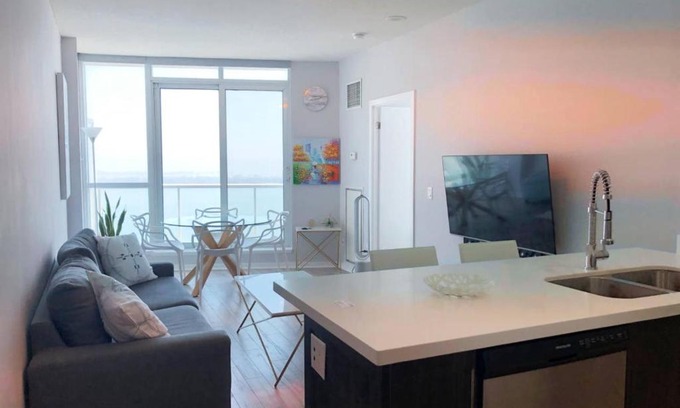Central Waterfront Apartment | Downtown Apartment with Breathtaking Panoramic Lake View