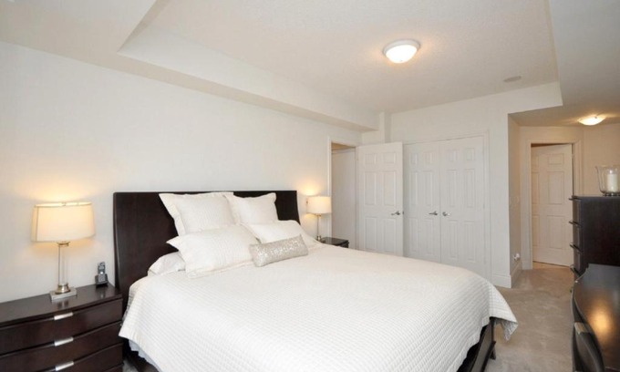 Downtown Mississauga Apartment | Downtown Mississauga Executive Suites SQ1