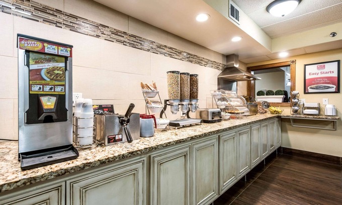 Rochester Hotel | Econo Lodge Mayo Clinic Area