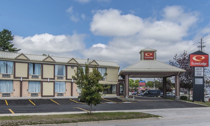 Orillia Hotel | Econo Lodge Orillia
