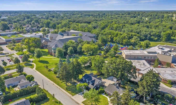 Windsor House | Elegant 4BR Retreat + Jacuzzi