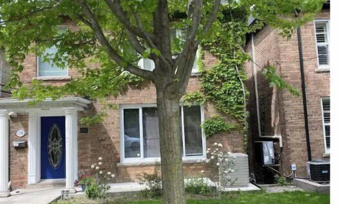 Lytton Park Apartment | Elegant, large 2 bedroom main floor apartment