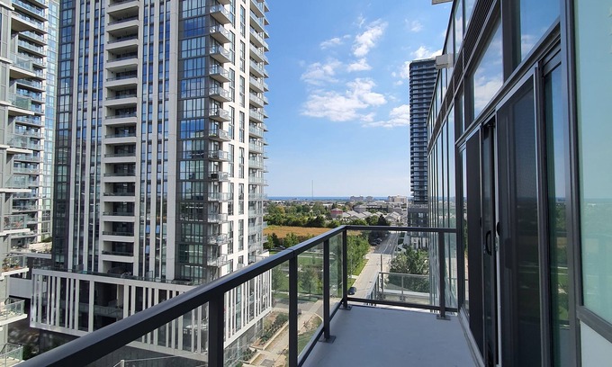 The Queensway Condo | Facilitating your short stays vacation, leisure & executive accommodation needs