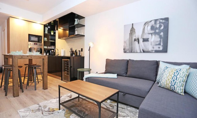 Financial District Apartment | Gorgeous 2 Bedroom in Central Downtown