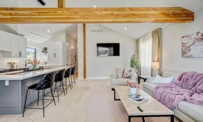 Lakeview House | Gorgeous Home Away from Home