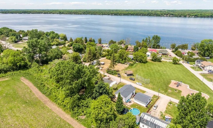 Dunsford House | Hilltop Shack with hot tub & sauna on Sturgeon Lake